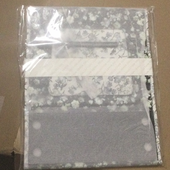 Magnolia and vine Wraparound Accent only - Picture 4 of 5